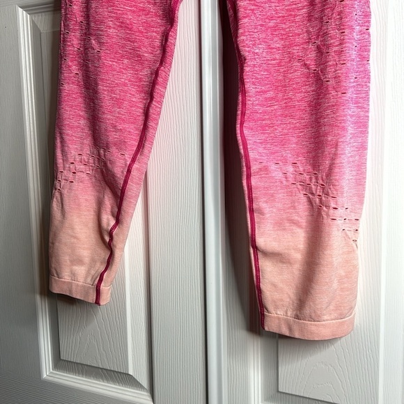 Beachbody Ombre High Rise Crop Pink Light Pink Sorbtek XL - Picture 3 of 7